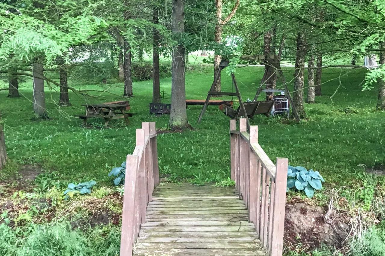 Honey House Cabin - A Quiet Countryside Retreat! Nappanee Exterior photo