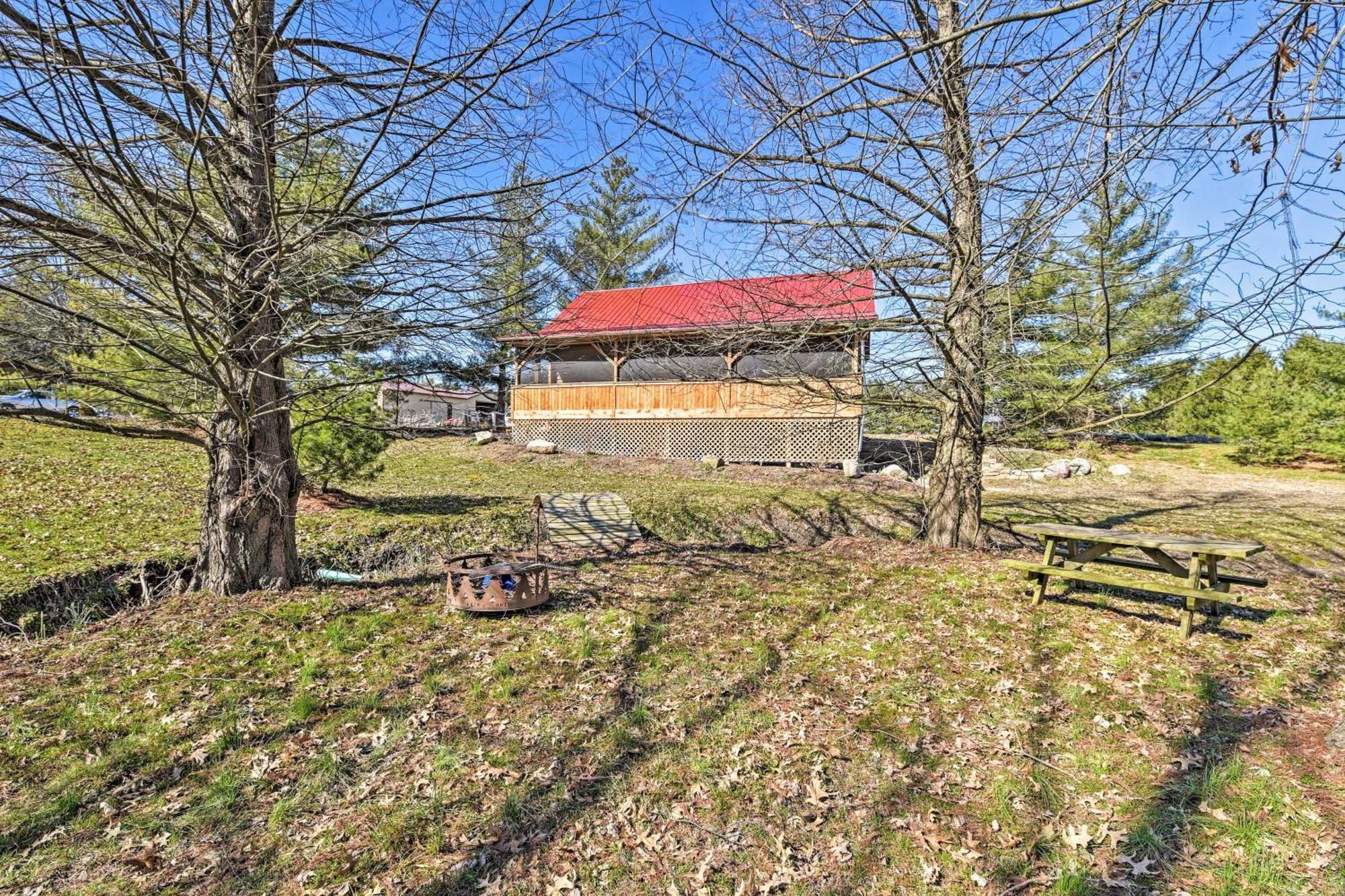Honey House Cabin - A Quiet Countryside Retreat! Nappanee Exterior photo
