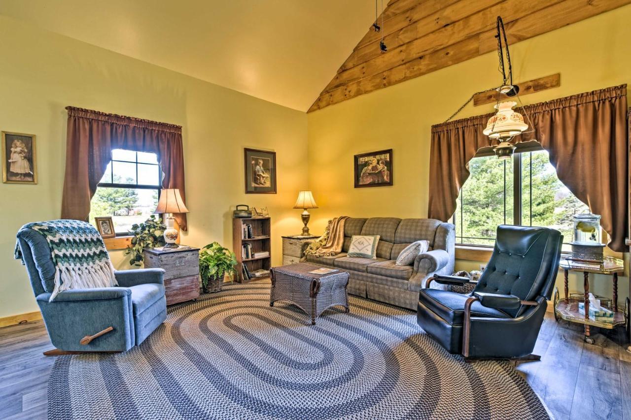 Honey House Cabin - A Quiet Countryside Retreat! Nappanee Exterior photo