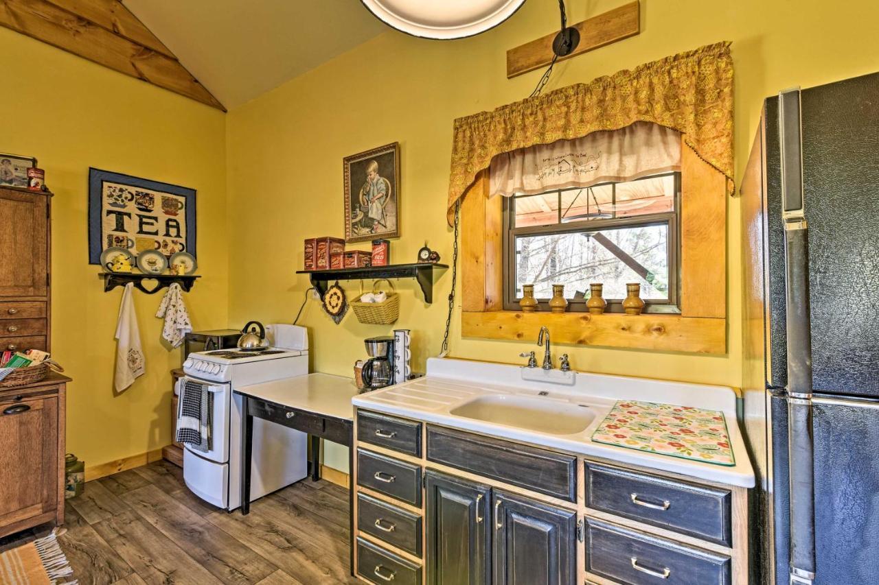 Honey House Cabin - A Quiet Countryside Retreat! Nappanee Exterior photo
