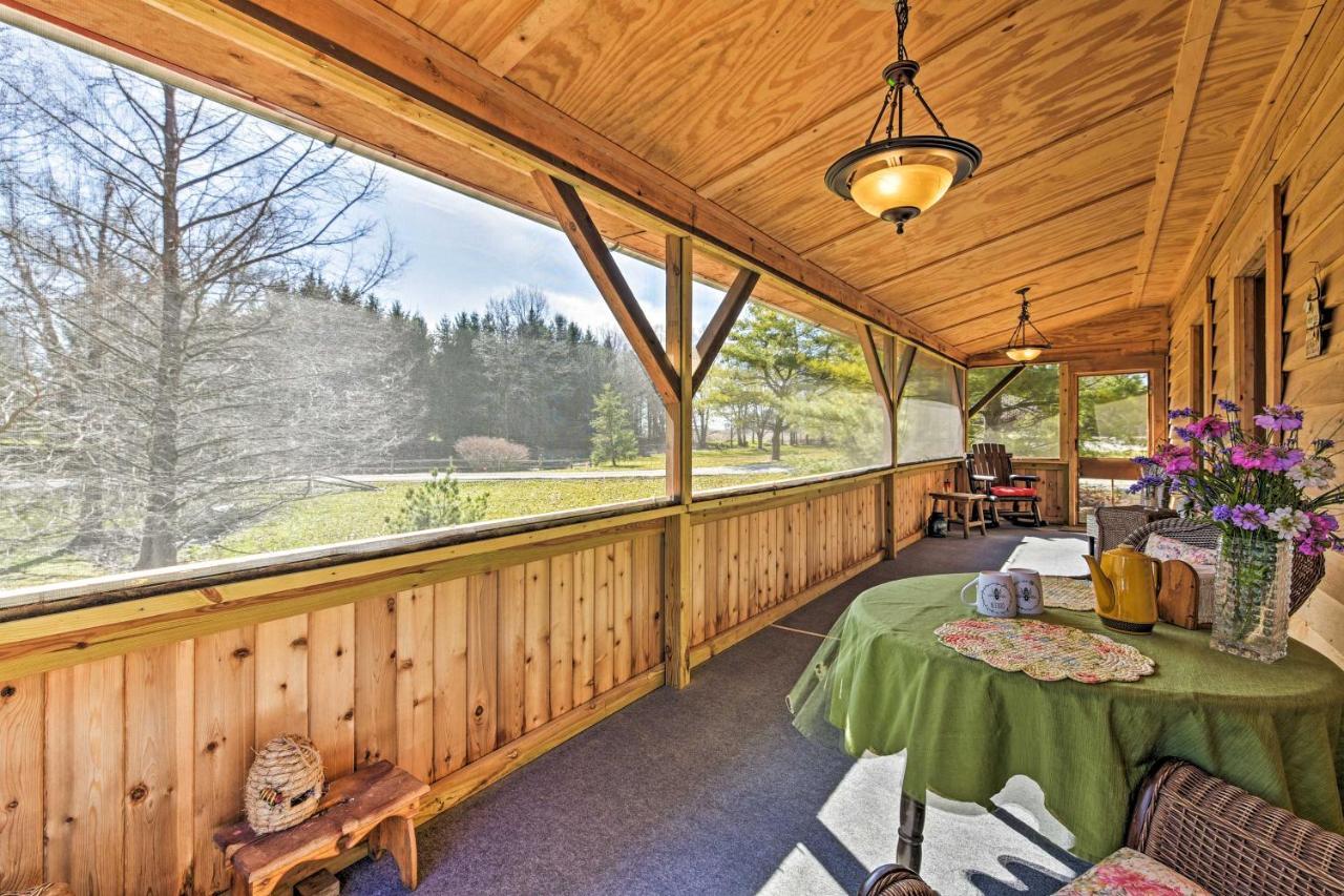 Honey House Cabin - A Quiet Countryside Retreat! Nappanee Exterior photo