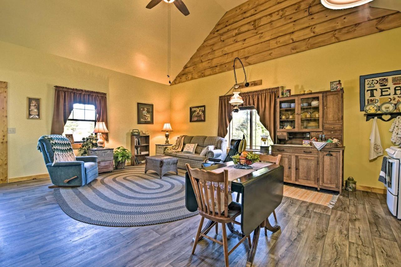 Honey House Cabin - A Quiet Countryside Retreat! Nappanee Exterior photo